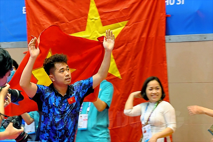 Liên đoàn Bóng bàn Việt Nam thưởng tay vợt Nguyễn Đức Tuân